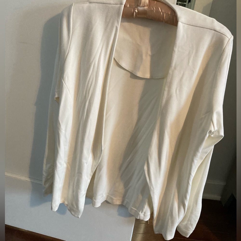 Veronica M white top